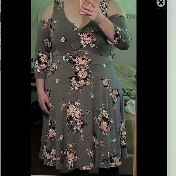 Torrid size 5/ 5X/ 28 GREY FLORAL JERSEY SKATER DRESS - Picture 6 of 12